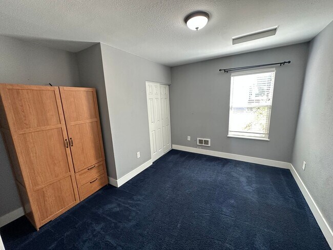 Building Photo - 379 Greene St