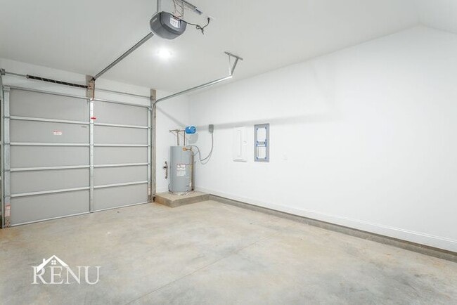 Building Photo - 2341 E 18th St