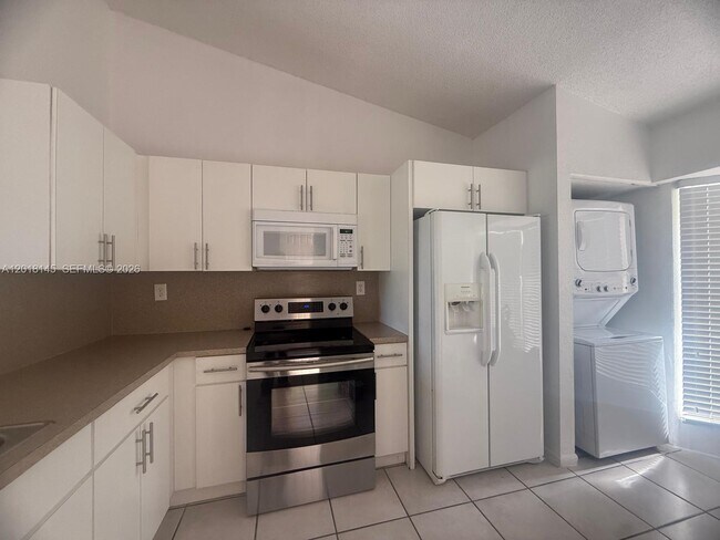 Building Photo - 1004 San Remo Cir