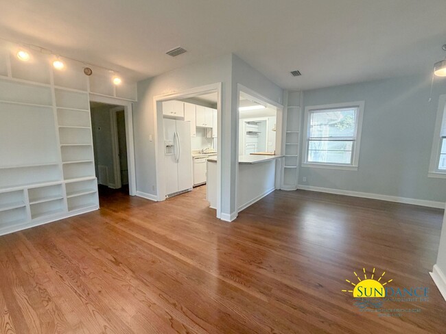 Building Photo - Freshly Painted 3BR/2BA Home Near Santa Rosa Sound & Choctawhatchee Bay!