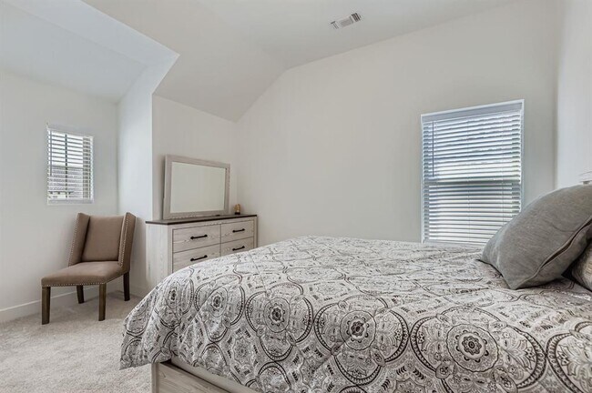 Building Photo - 134 Arcadian Ln