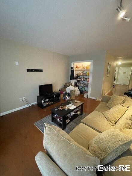 Building Photo - 51 Chelsea St