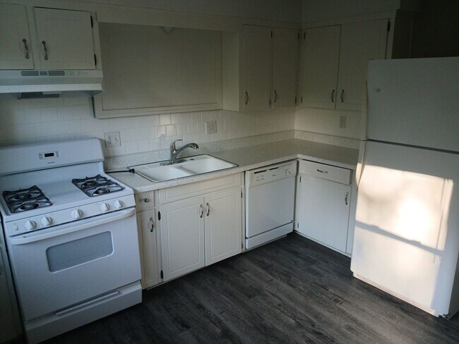 Building Photo - 5036-5038 N Topping Duplex