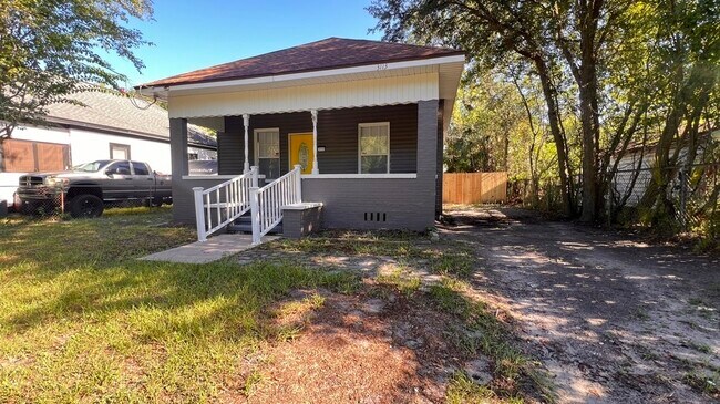 Primary Photo - 3113 Phyllis St