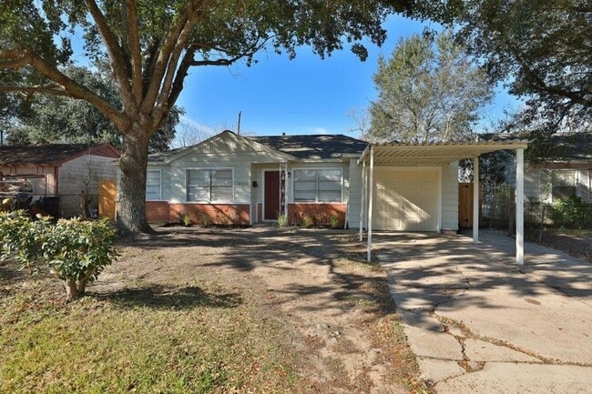 Building Photo - 10322 Cathedral Dr
