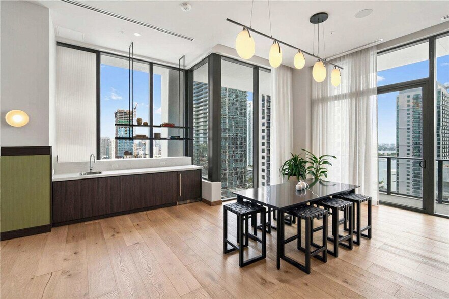 Building Photo - 601 N Miami Ave