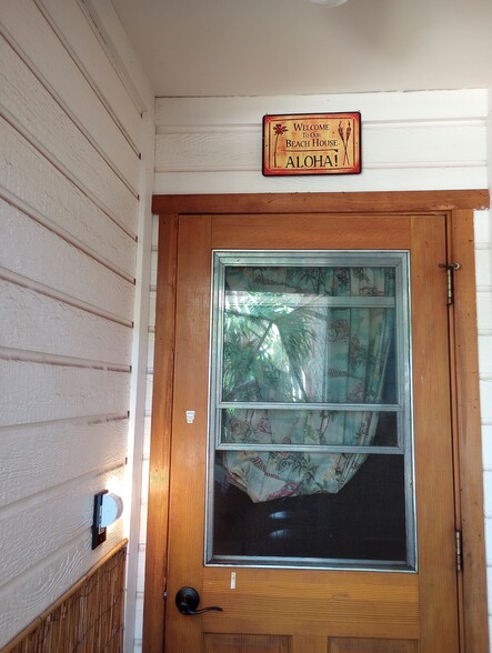 Front door priv. separate Entry - 281 Kaikea St