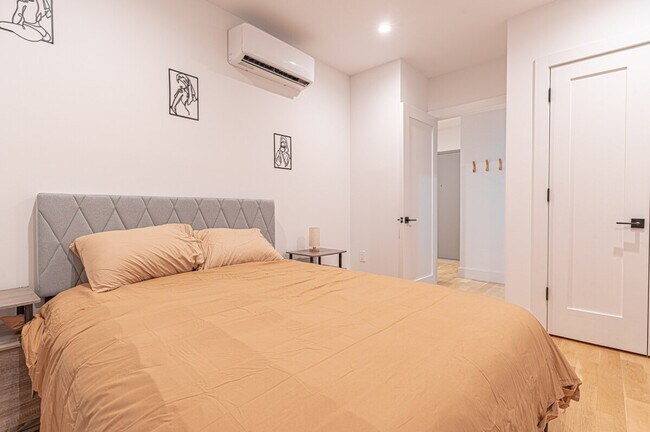 Building Photo - 248 Schaefer St