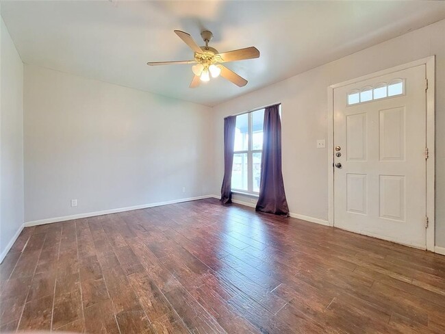 Building Photo - Charming 3-Bed, 1.5-Bath Home in Austin!