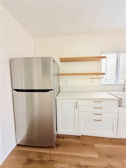 Building Photo - 1316 N Hollywood Way