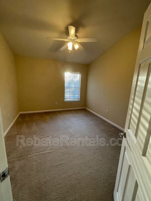 Building Photo - 4199 Highwood Dr