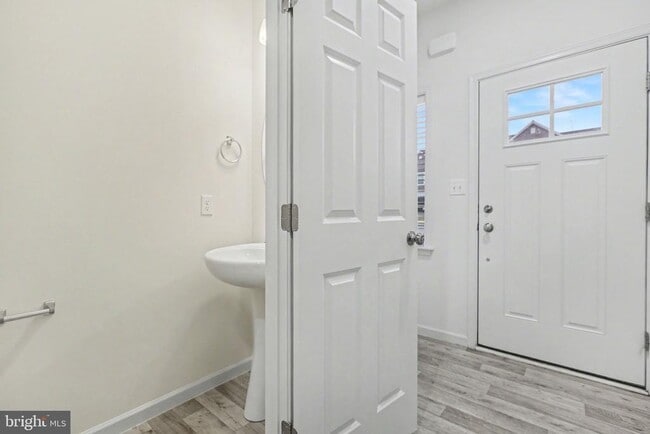 Building Photo - 7867 Oakbrook Dr