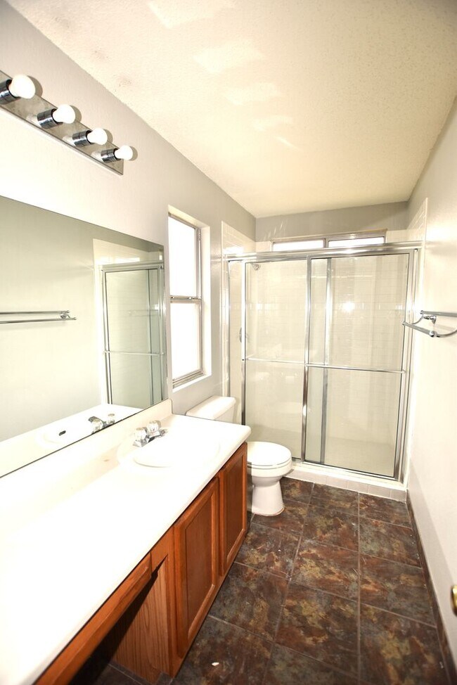 Building Photo - Cul-de-Sac Comfort + Backyard Bonus in Pfl...