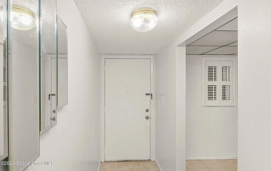 Building Photo - 126 Lancha Cir