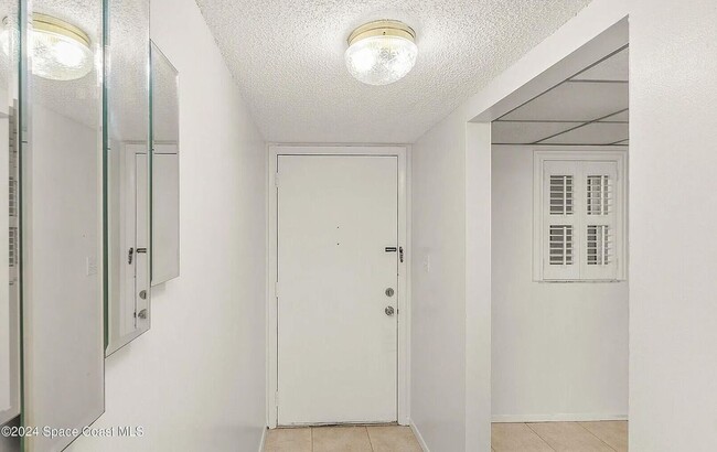 Building Photo - 126 Lancha Cir