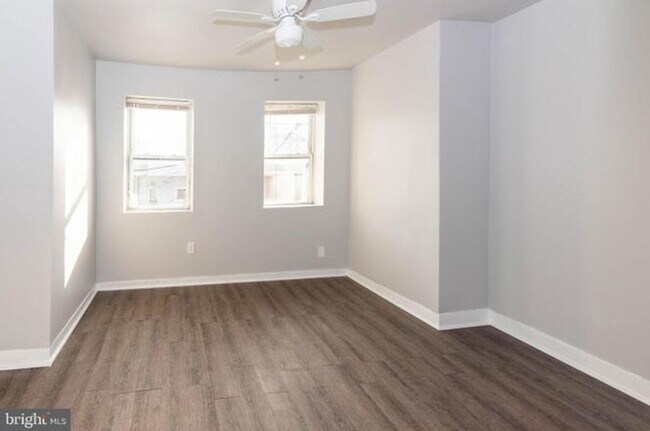 Building Photo - Spacious 3 Bedroom Townhome