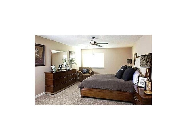 Building Photo - Great 2 story property located at West Hills!
