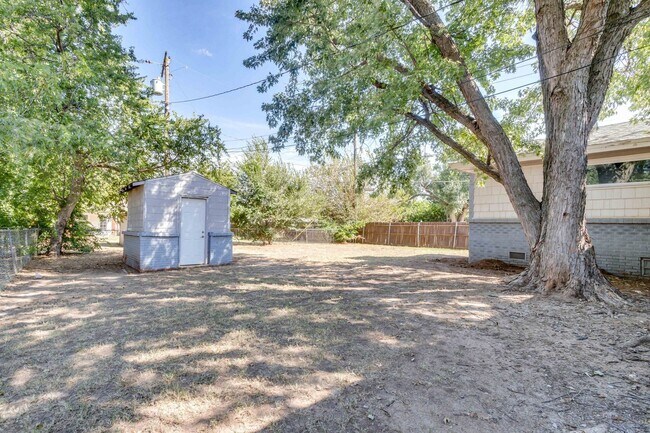 Building Photo - Charming 4-Bedroom Home in The Village – U...