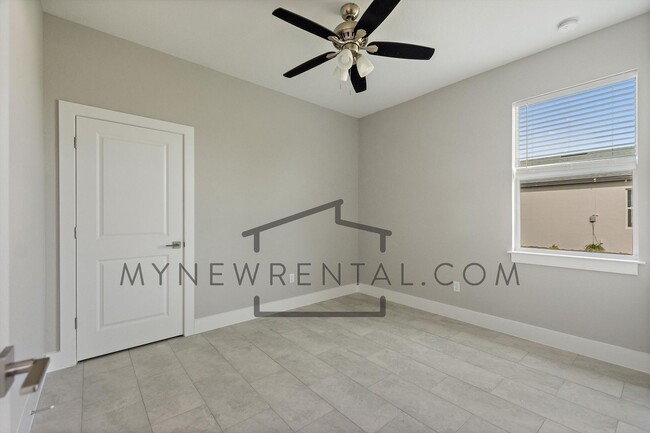 Building Photo - 25307 Alicante Dr