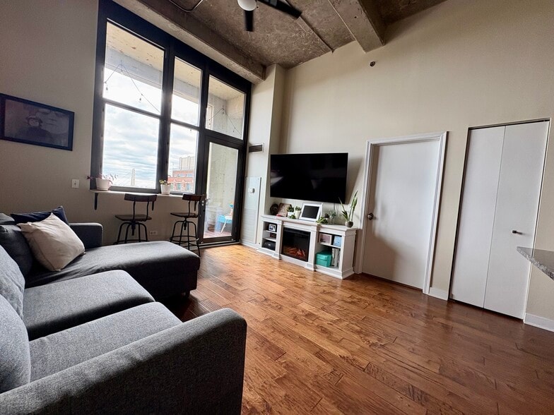 living room to balcony and entry to master bed - 320 E 21st St