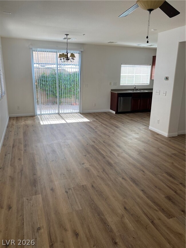 Building Photo - 171 Desert Pond Ave