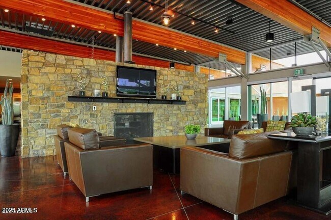 Building Photo - 3838 E Cat Balue Dr