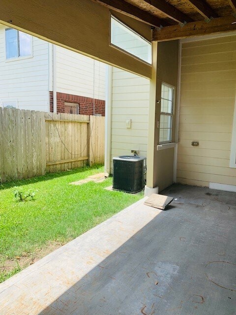 Building Photo - 5042 Canyon Blanco Dr