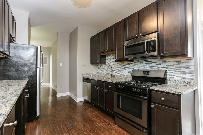 Building Photo - 2647 W Potomac Ave