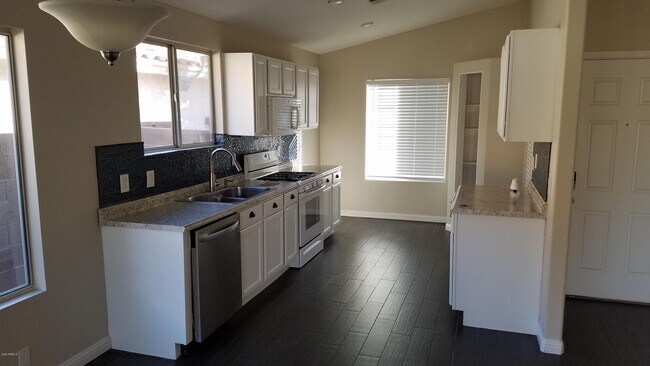 Building Photo - 12214 N 41st Dr