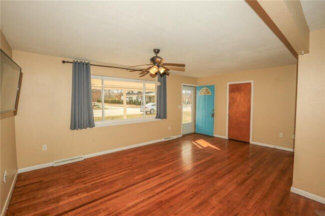 Building Photo - 804 NW 8 St