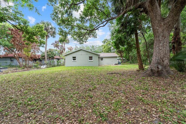 Building Photo - 1087 Swan St