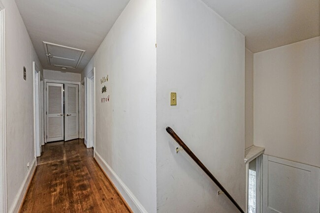Building Photo - 1022 W 48th St