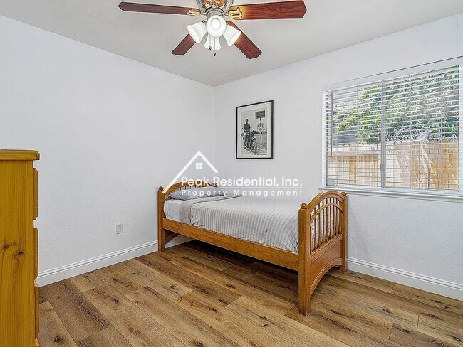 Building Photo - Updated 4bd/2ba Folsom Home with 3 Car Gar...