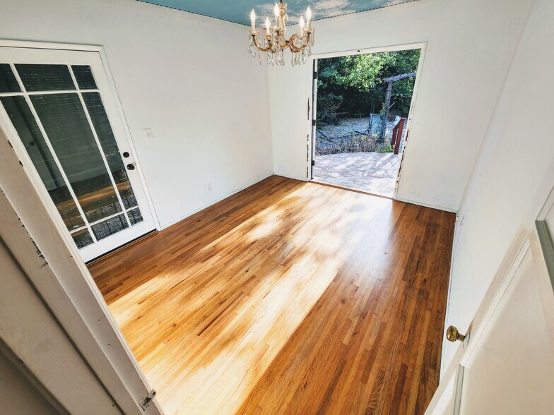 Building Photo - 12914 Rose Ave