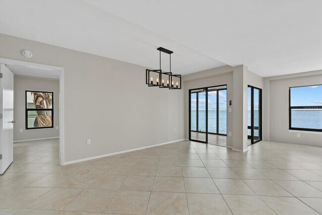 Building Photo - 1750 Jamaica Way