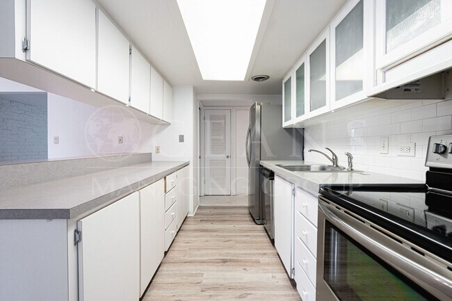 Building Photo - Beachside Ormond Beach Home