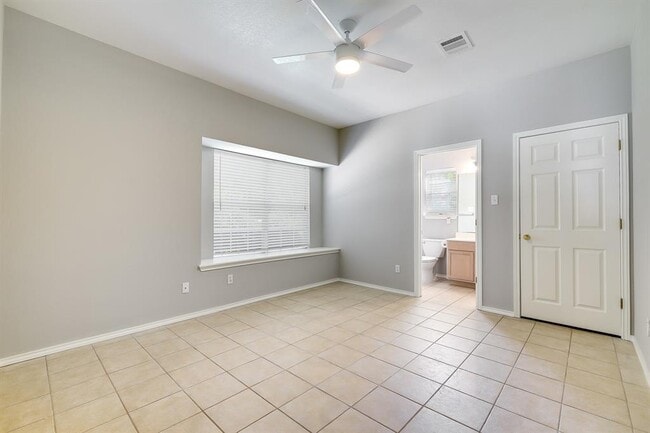 Building Photo - 1504 E 19th St