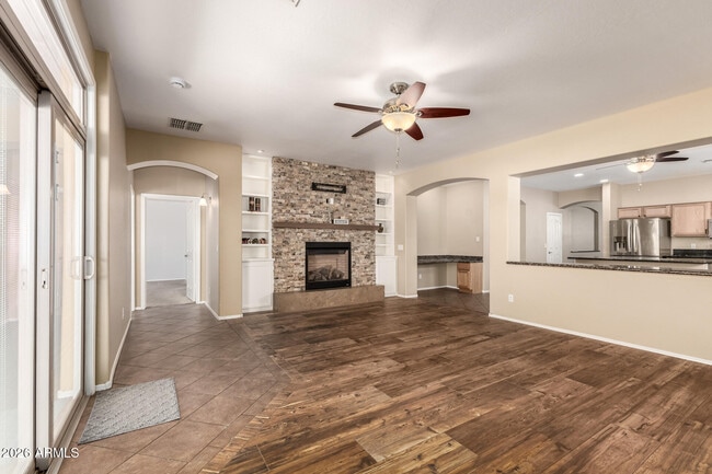 Building Photo - 202 E Rock Wren Dr