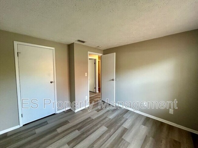 Building Photo - 5535 Freedom Ct