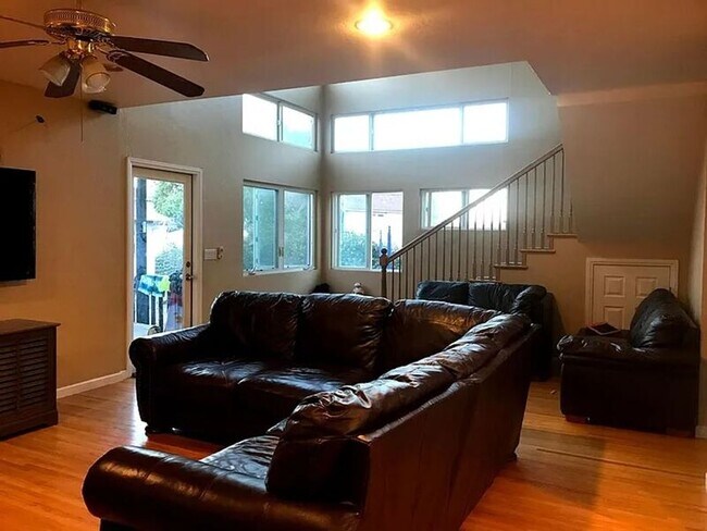 Building Photo - 2274 Luana Ln