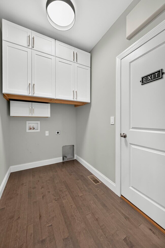 Building Photo - 15 Country Trail Ct