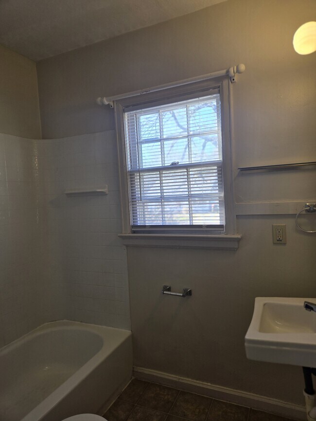 Building Photo - 4105 E Orme St