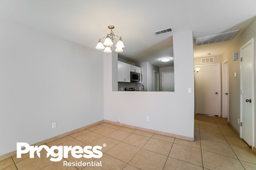 Building Photo - 13766 W Elm St