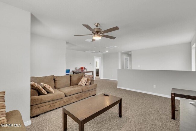 Building Photo - East El Paso 4 bed Refrig A/C