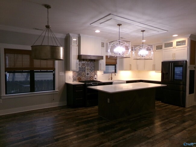 Building Photo - 505 Oshaughnessy Ave NE