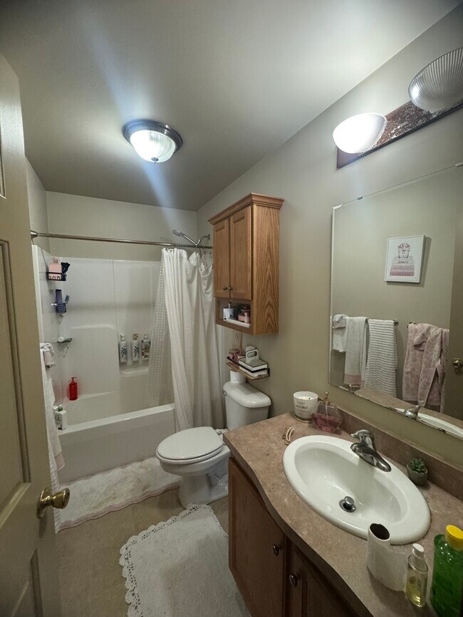 Building Photo - 201 E 19th St