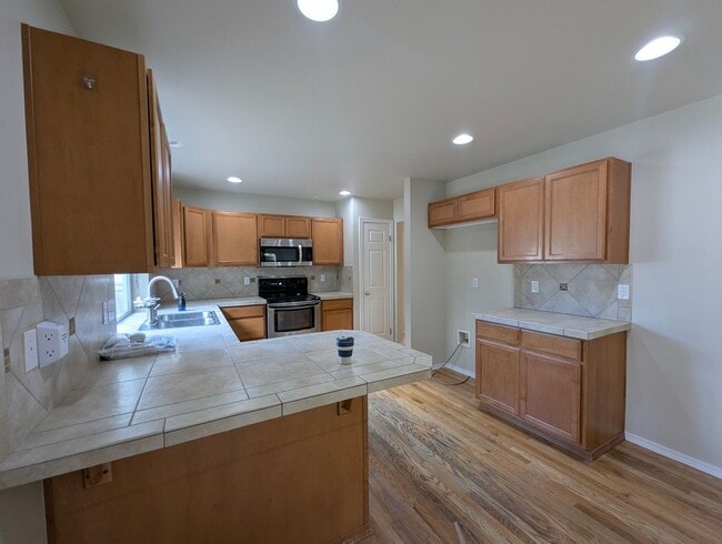 Building Photo - Three Bedroom, 2 Bath Home with New Carpet...