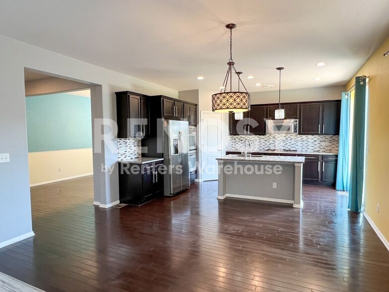 Building Photo - 25104 E Pinewood Pl