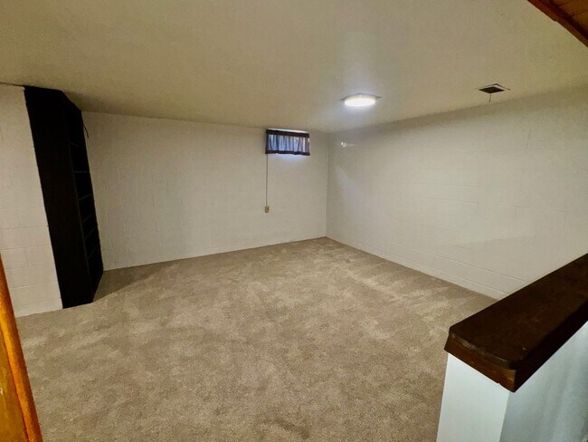 Building Photo - Bright and Spacious 3-Bedroom Home with Flexible Living Space