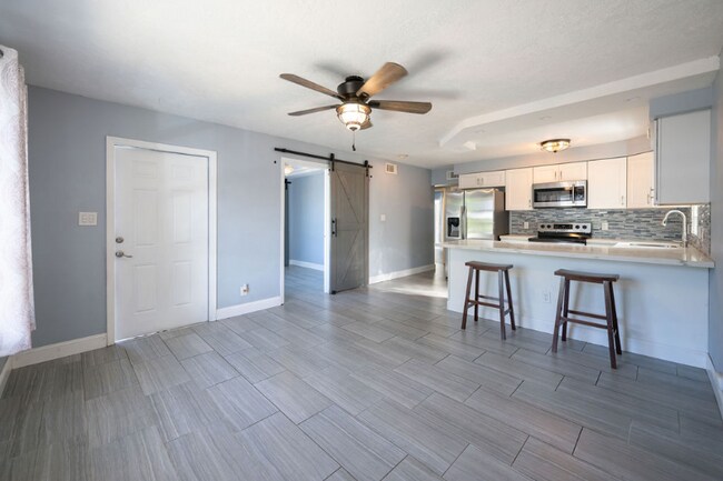 Building Photo - 902 NE 34th St